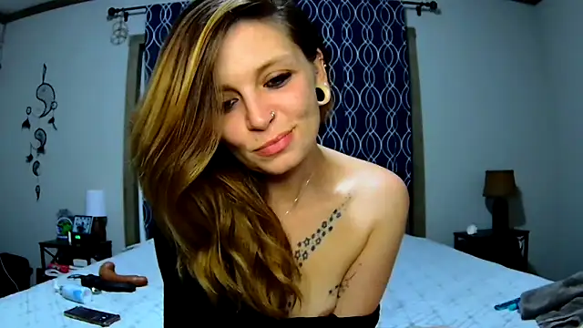 ZeelaXoXo online show from 1, 2, 2025