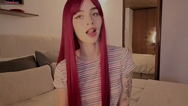 Snapshot of Roxxy_mora chatting on 2, 10, 2025 Roxxy mora online show from 2, 10, 2025