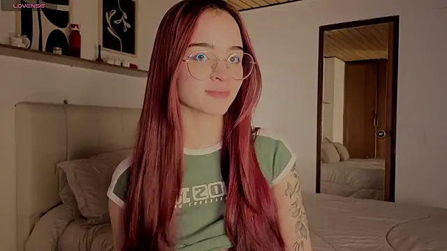 Snapshot of Roxxy_mora chatting on 31, 10, 2025 Roxxy mora online show from 31, 10, 2025