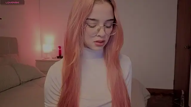 Roxxy mora online show from 9, 1, 2026