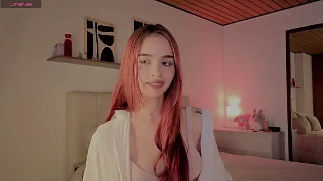 Snapshot of Roxxy_mora chatting on 27, 11, 2025 Roxxy mora online show from 27, 11, 2025