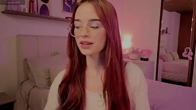 Snapshot of Roxxy_mora chatting on 1, 12, 2025 Roxxy mora online show from 1, 12, 2025