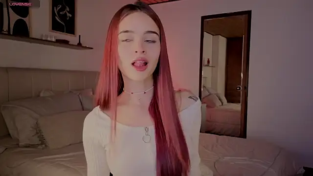 Snapshot of Roxxy_mora chatting on 19, 11, 2025 Roxxy mora online show from 19, 11, 2025