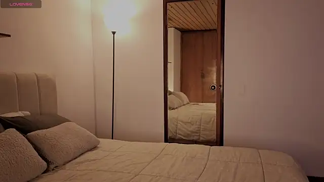 Snapshot of Roxxy_mora chatting on 1, 10, 2025 Roxxy mora online show from 1, 10, 2025