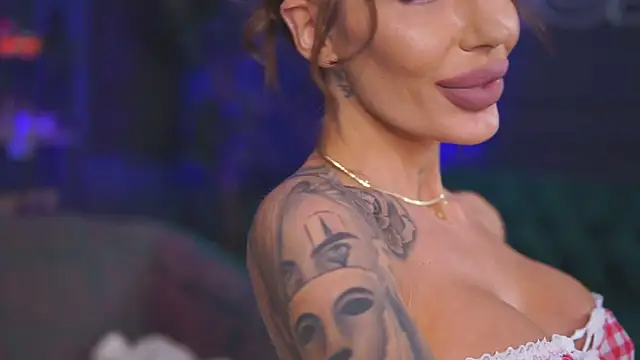 RaquelleVon online show from 18, 2, 2025