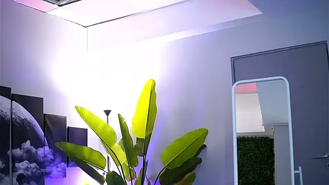 RaquelleVon online show from 5, 10, 2025