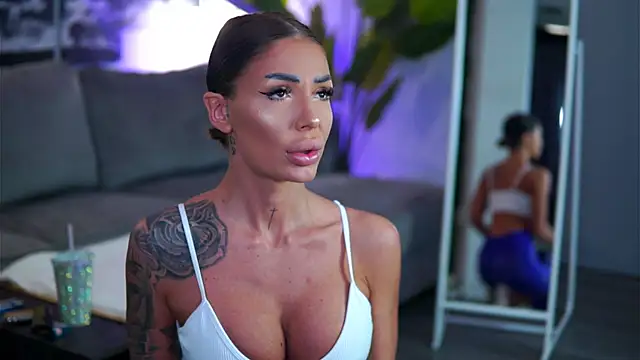 RaquelleVon online show from 10, 2, 2026