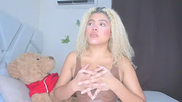 Snapshot of sofiacastillo01 chatting on 13, 2, 2026 sofiacastillo01 online show from 13, 2, 2026