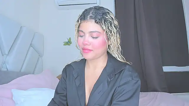 Snapshot of sofiacastillo01 chatting on 28, 4, 2026 sofiacastillo01 online show from 28, 4, 2026
