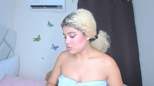 Snapshot of sofiacastillo01 chatting on 28, 2, 2026 sofiacastillo01 online show from 28, 2, 2026