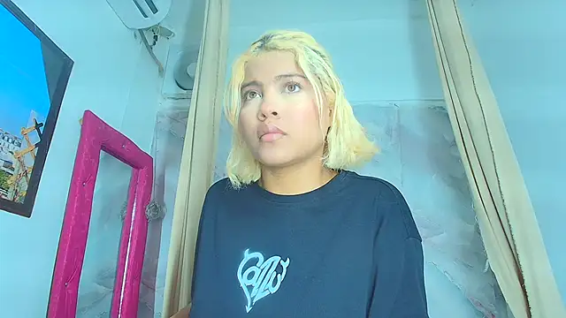 sofiacastillo01 online show from 7, 7, 2026