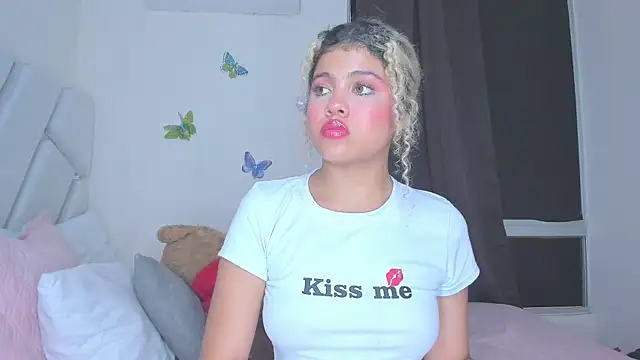 Snapshot of sofiacastillo01 chatting on 23, 4, 2026 sofiacastillo01 online show from 23, 4, 2026