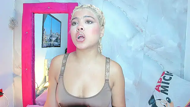 sofiacastillo01 online show from 25, 6, 2026