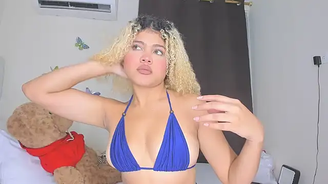 Snapshot of sofiacastillo01 chatting on 19, 12, 2025 sofiacastillo01 online show from 19, 12, 2025