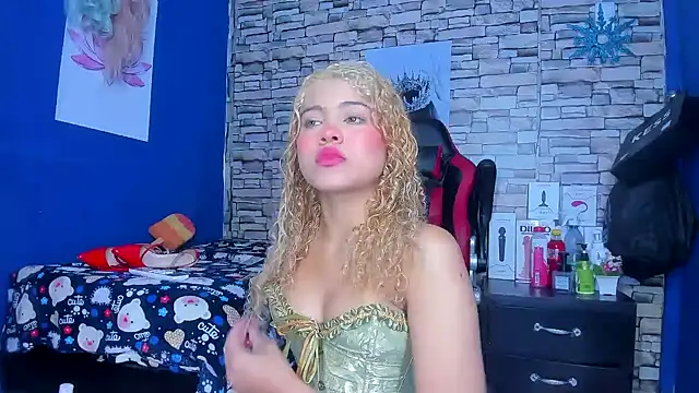 sofiacastillo01 online show from 14, 3, 2025