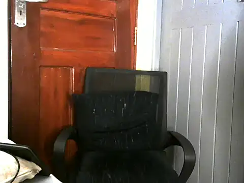 Sexy burberry online show from 28, 10, 2025