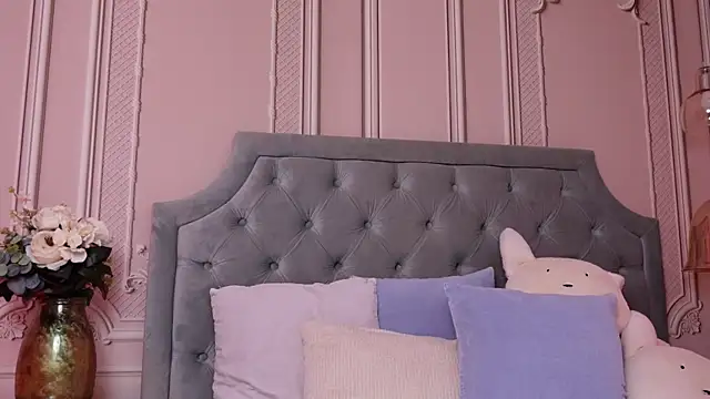 LucyAddison online show from 12, 9, 2025