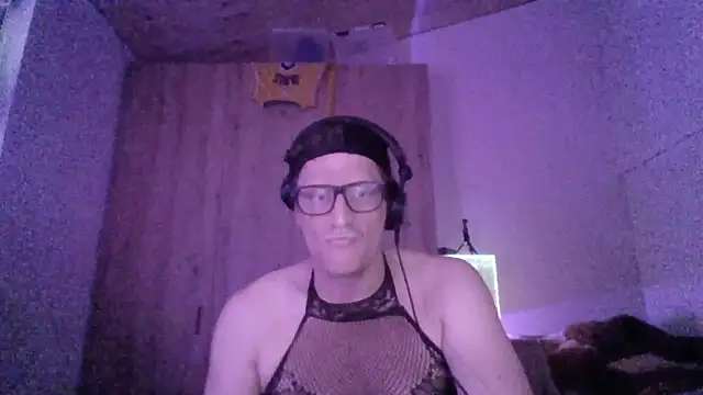 Bigthroaterboy online show from 8, 11, 2025