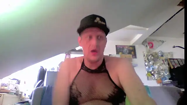 Snapshot of Bigthroaterboy chatting on 15, 6, 2026 Bigthroaterboy online show from 15, 6, 2026