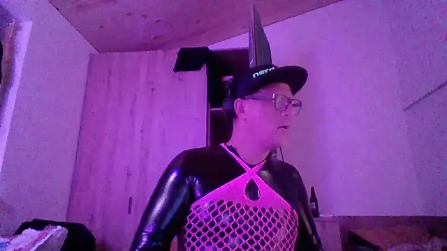 Bigthroaterboy online show from 4, 10, 2025