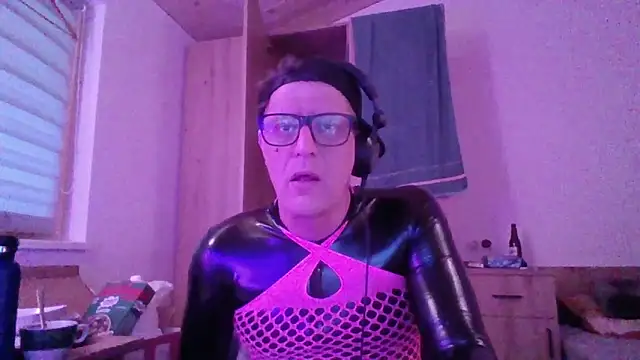 Bigthroaterboy online show from 3, 10, 2025