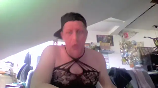 Snapshot of Bigthroaterboy chatting on 17, 6, 2026 Bigthroaterboy online show from 17, 6, 2026
