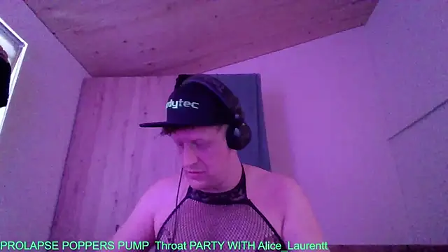 Bigthroaterboy online show from 5, 10, 2025