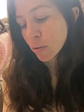 SuzieWan-Kenobi online show from 1, 12, 2025