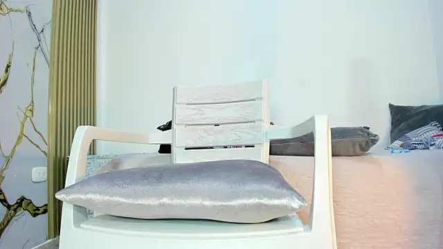 YUSELFI ROSS  online show from 22, 10, 2025