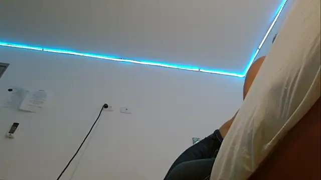 YUSELFI ROSS  online show from 19, 3, 2025