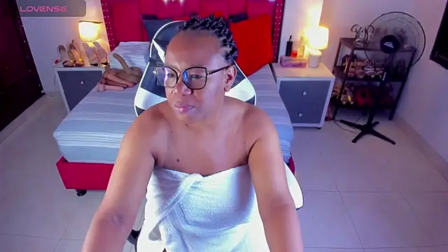 Snapshot of ShantalDior chatting on 11, 9, 2025 ShantalDior online show from 11, 9, 2025