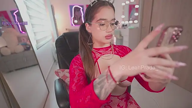 Snapshot of LeahPrada_ chatting on 10, 7, 2026 LeahPrada online show from 10, 7, 2026