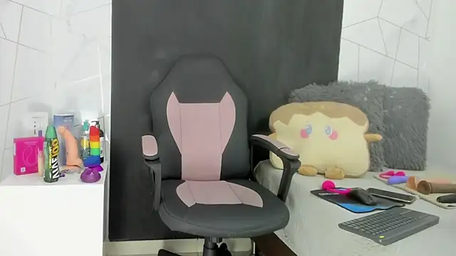 Snapshot of galatea_rous chatting on 9, 10, 2025 galatea rous online show from 9, 10, 2025