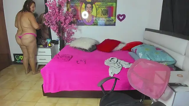 Snapshot of karenmilf_4 chatting on 9, 11, 2025 karenmilf 4 online show from 9, 11, 2025