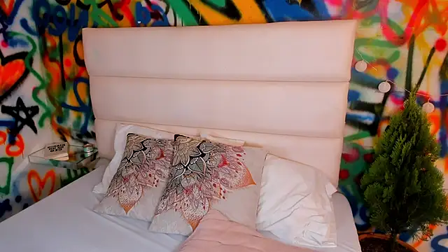 Liana Bernocchi online show from 16, 11, 2025