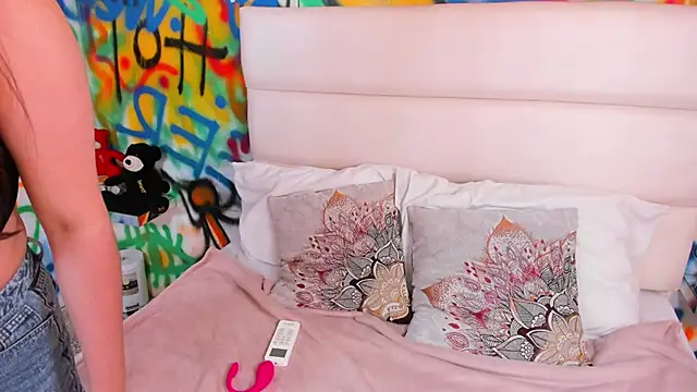 Liana Bernocchi online show from 11, 2, 2026