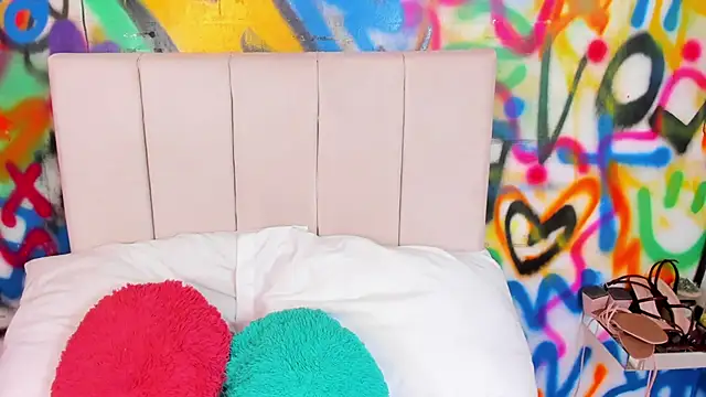 Liana Bernocchi online show from 4, 3, 2026