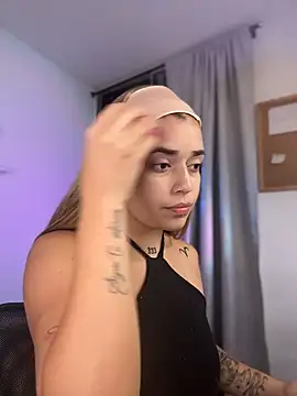 Snapshot of JoselinFlower_ chatting on 20, 12, 2025 JoselinFlower online show from 20, 12, 2025