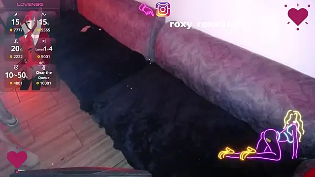 Snapshot of roxy_roxxan chatting on 8, 10, 2025 roxy roxxan online show from 8, 10, 2025