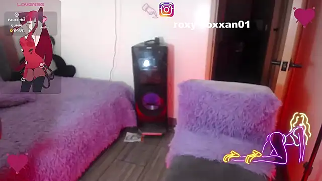 Snapshot of roxy_roxxan chatting on 30, 11, 2025 roxy roxxan online show from 30, 11, 2025