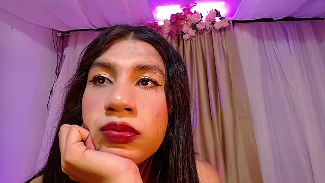 sofiaa grey  online show from 15, 3, 2025