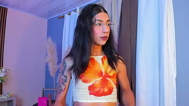 sofiaa grey  online show from 13, 10, 2025