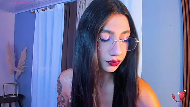 sofiaa grey  online show from 2, 11, 2025