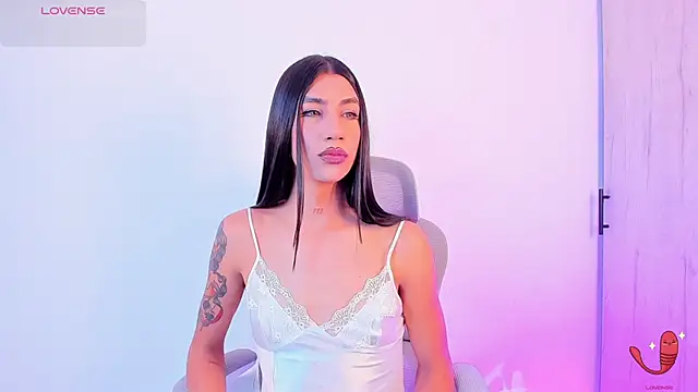 sofiaa grey  online show from 11, 11, 2025