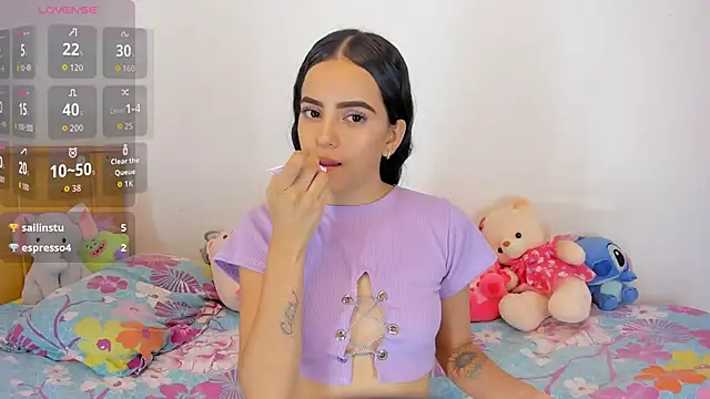 Snapshot of emilyclay_1 chatting on 28, 9, 2025 emilyclay 1 online show from 28, 9, 2025