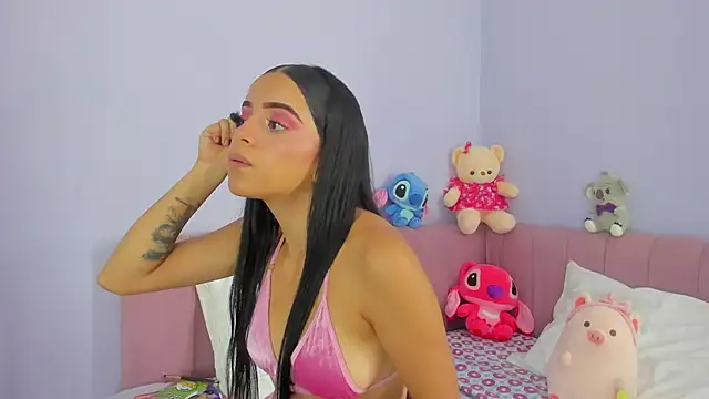 Snapshot of emilyclay_1 chatting on 2, 12, 2024 emilyclay 1 online show from 2, 12, 2024