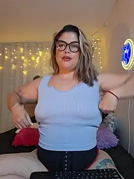 Juliietha servas online show from 8, 5, 2026