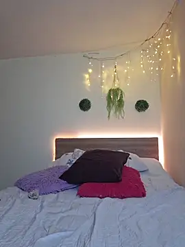 Juliietha servas online show from 17, 12, 2025