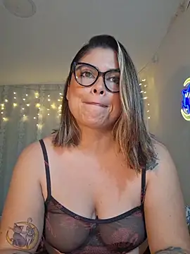 Juliietha servas online show from 28, 4, 2026
