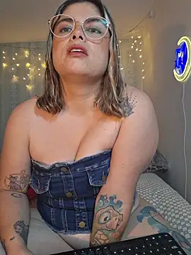 Juliietha servas online show from 15, 4, 2026